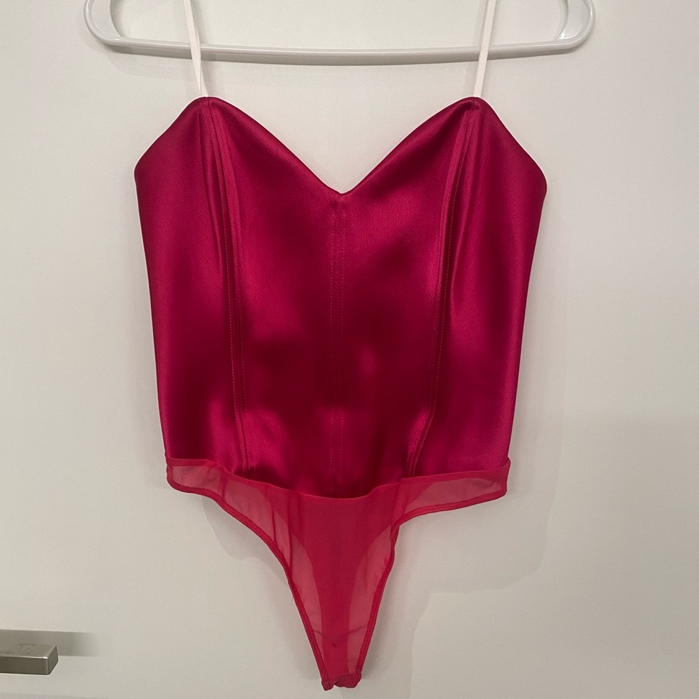 ARITZIA - Babaton “Blaze” Satin Bodysuit in Fuchsia Pink